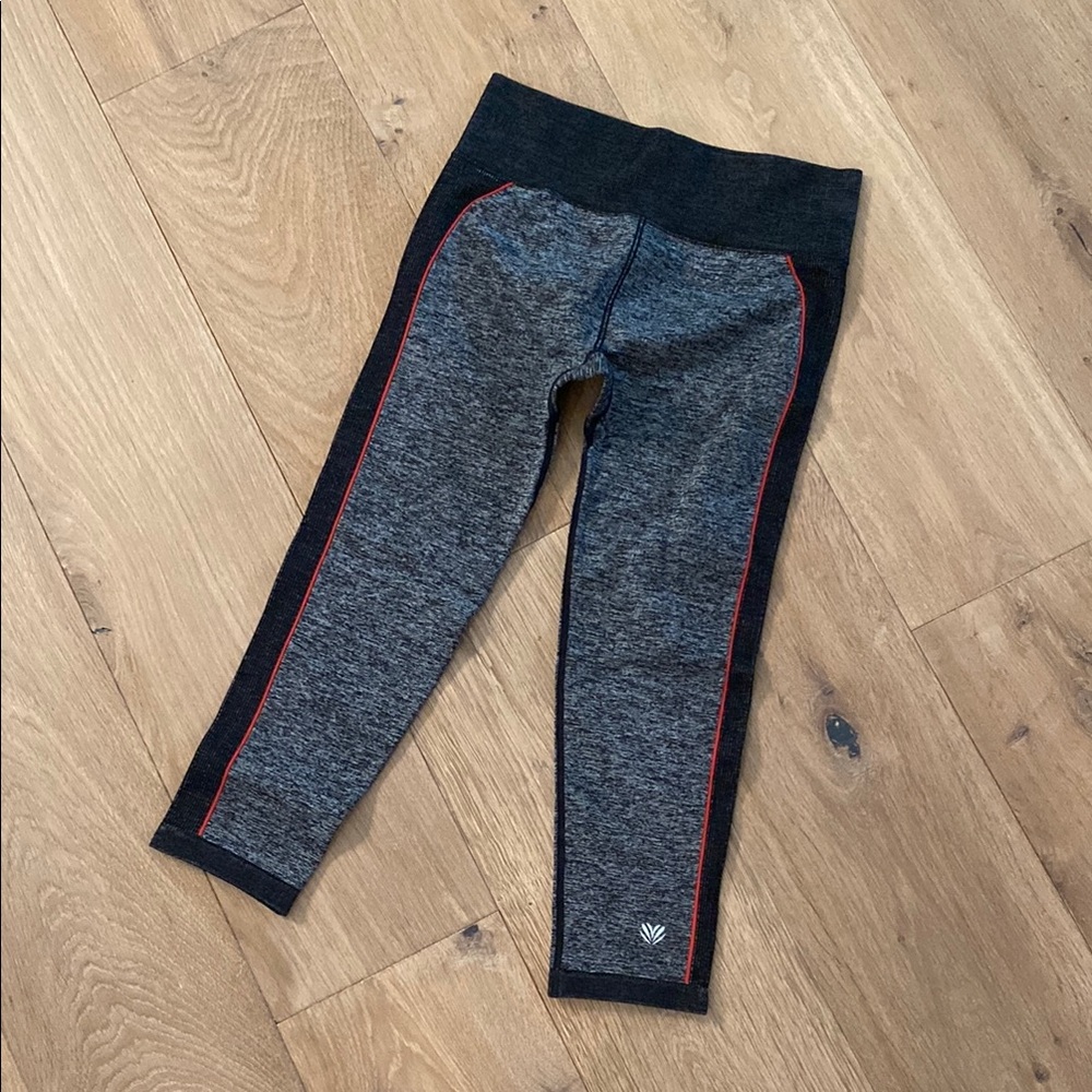 Forever 21 Gray and Black Cropped Leggings
